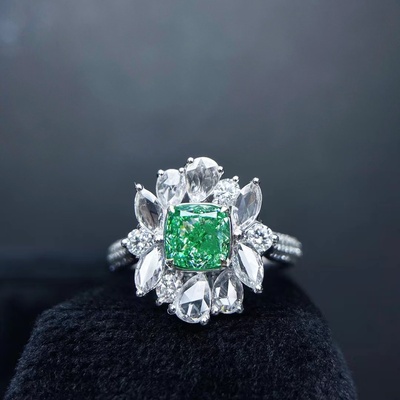 18k gold grandmother green &nbsp;ring