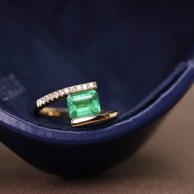18K stone grandmother green finger